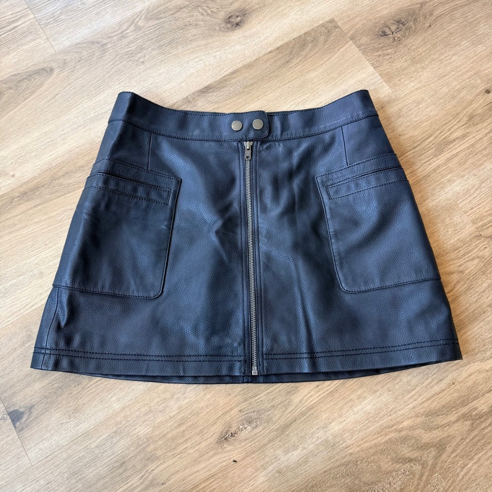 Free People Black Faux Leather Front Zip Mini Skirt Size 8 Pockets
